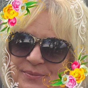 Meet your Posher, Debbie